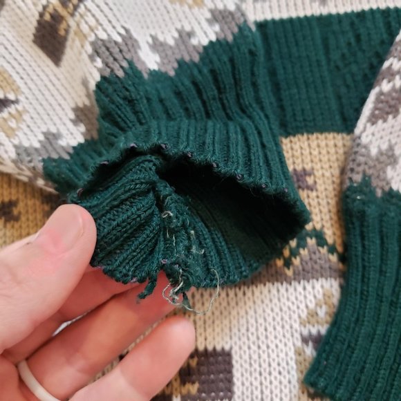 Northwest Territory Green and White Crewneck Sweater - Picture 11 of 12